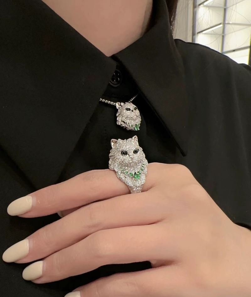 Ca*t1er earrings